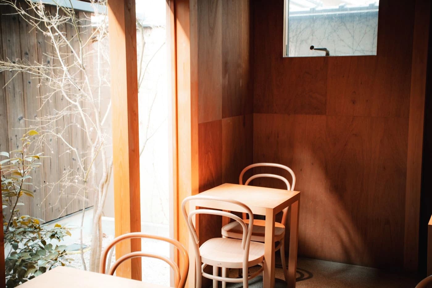 Sunlit café tables, an inspiration for our future space